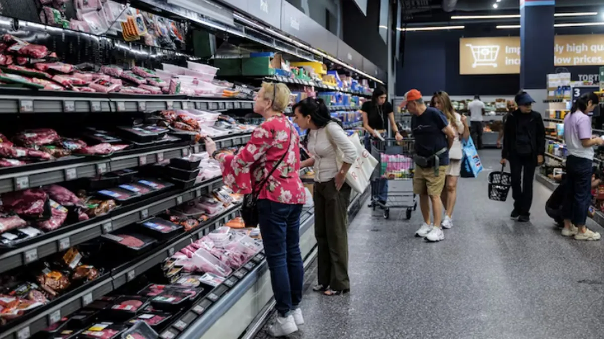 US consumer confidence has dropped to a four-month low, with inflation expectations rising again